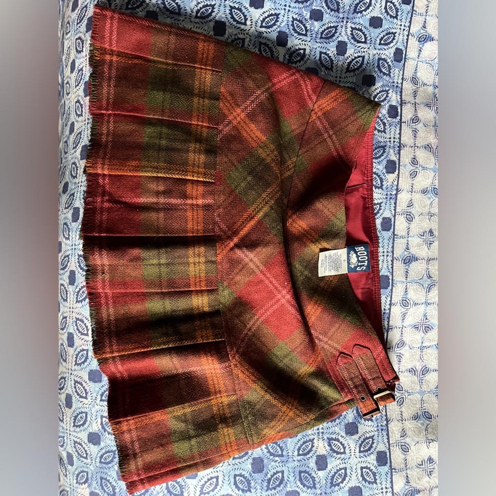 Roots skirt